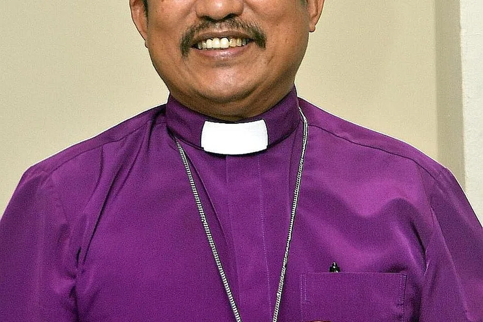 Mufti Dr Nazirudin Mohd Nasir dan Presiden Majlis Gereja S'pura Biskop Terry Kee (atas).