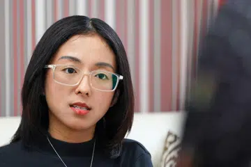 Persatuan Seniman Malaysia (Seniman) meminta agar Sarah Yasmine, henti keluarkan kenyataan yang mengaibkan beberapa artis berhubung dengan isu kontroversi rumah tangga Aliff Aziz serta isu tangkap khalwatnya dengan Ruhainies.