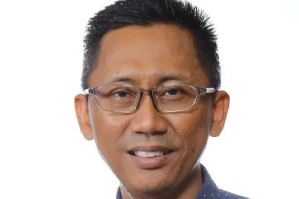 Cikgu Sazali Sahri kini bertugas sebagai Guru Kanan (Bahasa Melayu) di Institusi Raffles sejak 2020. Beliau merupakan penerima Anugerah Guru Arif Budiman (Agab) 2008. Beliau juga merupakan Pengerusi kepada Kumpulan Kerja Agab.