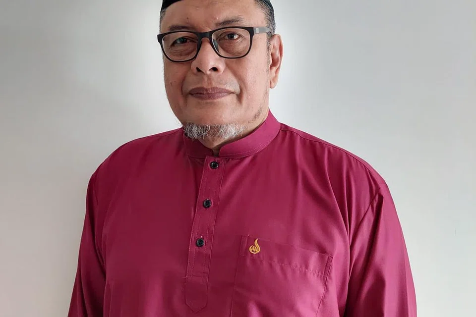 ENCIK ISMAIL SAMSUDIN: Setiausaha Masjid Hasanah. 