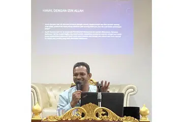MENGONGSI SEJARAH ISLAM: Ustaz Ridzwan A. Manaf menyentuh kisah kelahiran Nabi Isa dalam ceramahnya di Masjid Darul Aman baru-baru ini. - Foto BH oleh NUR DIYANA TAHA