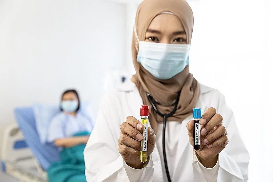 JANGAN WASWAS: Usah menjadi sebab wabak berlanjutan hanya kerana kita masih waswas atau keliru dengan vaksin, ekoran khabar-khabar palsu dan maklumat yang tidak tepat yang kita dengar di media-media sosial. - Foto hiasan ISTOCKPHOTO