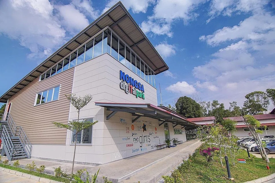 MULA BEROPERASI: Pada Mac tahun ini, Taman Digital Nongsa (NDP) mula beroperasi. NDP ialah idea syarikat Infinite Studio yang beroperasi di Singapura dan pembinaan itu dijalankan oleh syarikat induk Citramas Group. NDP akan menjadi sebahagian daripada hab ekonomi digital di Nongsa. - Foto NONGSA DIGITAL PARK