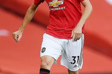 PEMAIN MAPAN: Pemain midfield Manchester United, Nemanja Matic telah mengikat kontrak dengan kelab tersebut yang menjanjikan beliau kekal di situ hingga Jun 2023. Sejak menyertai United pada 2017, Matic, 31 tahun, telah membuat 114 penampilan dan menyumbang empat gol. - Foto AFP