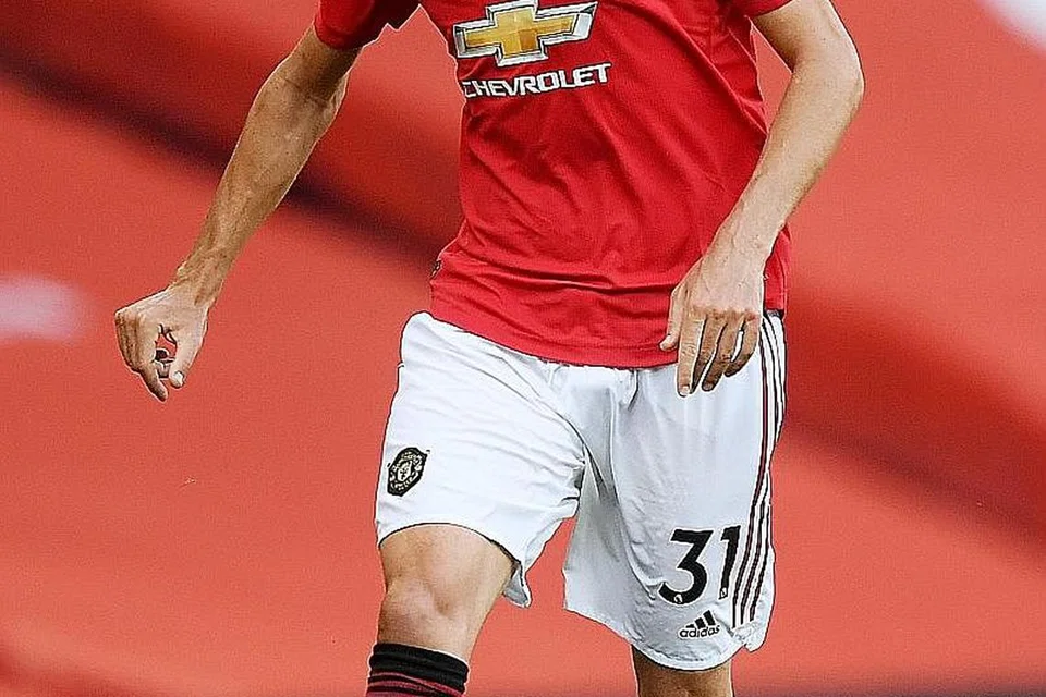 PEMAIN MAPAN: Pemain midfield Manchester United, Nemanja Matic telah mengikat kontrak dengan kelab tersebut yang menjanjikan beliau kekal di situ hingga Jun 2023. Sejak menyertai United pada 2017, Matic, 31 tahun, telah membuat 114 penampilan dan menyumbang empat gol. - Foto AFP