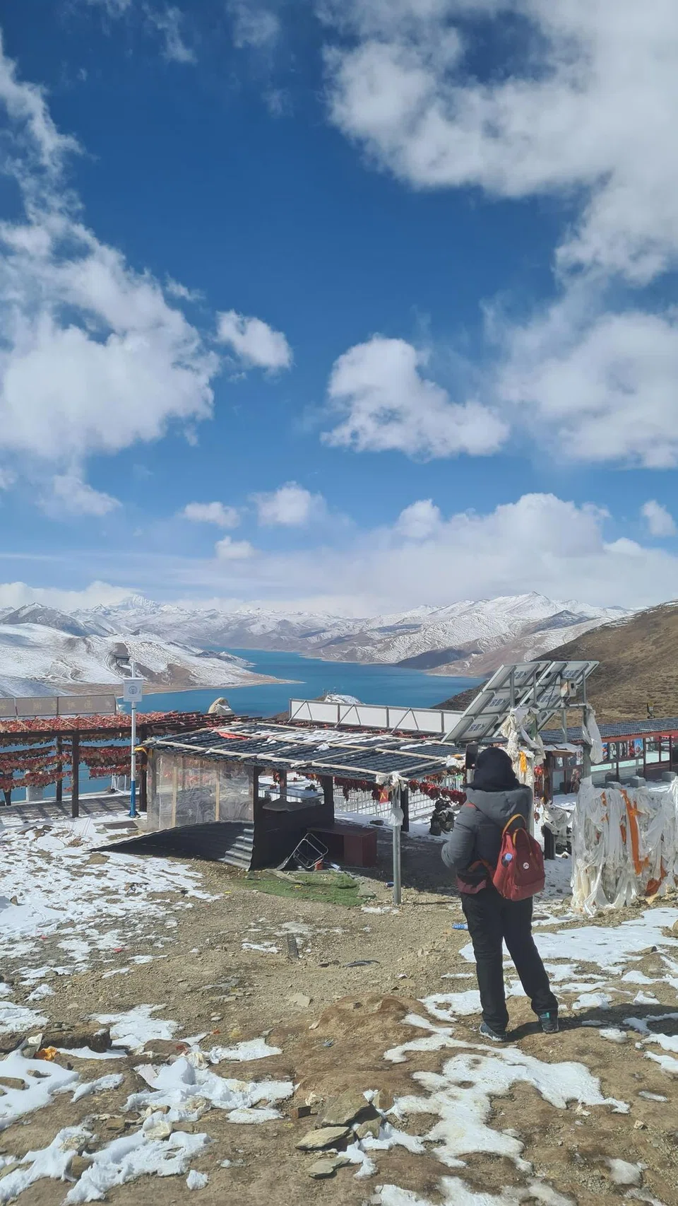 Cik Atiqa berkunjung ke Tasik Yamdrok di Tibet pada Februari 2025.