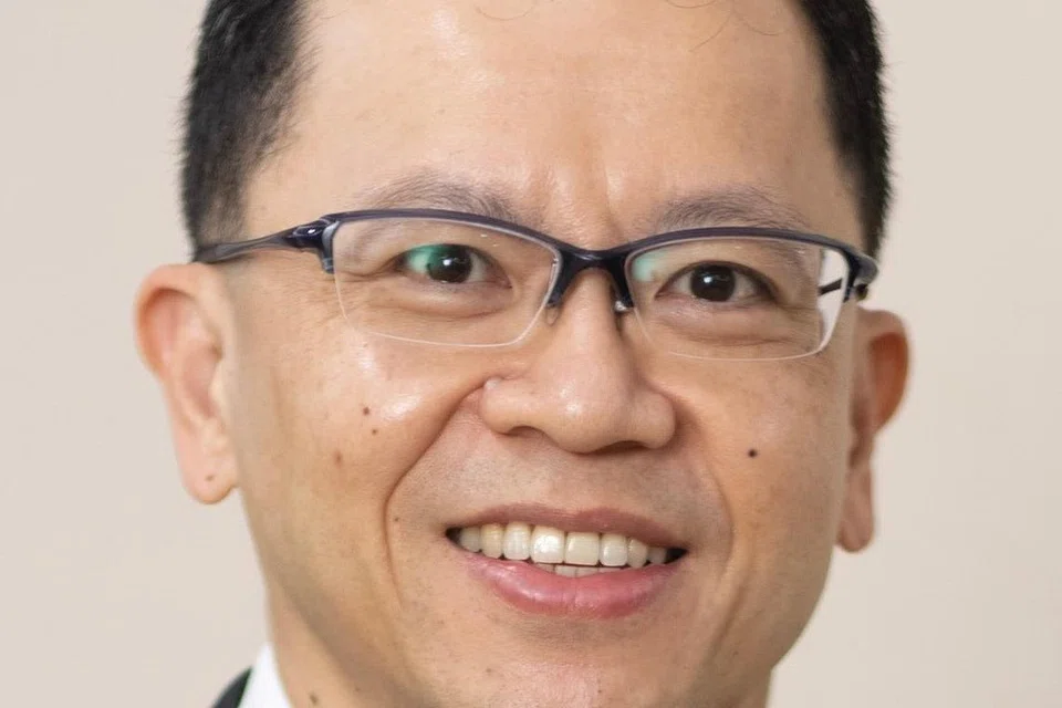 Encik Aubeck Kam akan melepaskan jawatannya sebagai setiausaha tetap (pembangunan ehwal dalam negeri) tetapi meneruskan jawatannya sebagai setiausaha tetap (pembangunan sosial dan keluarga) mulai 1 Oktober.