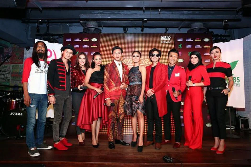 DRAMATIS TUNJUKKAN 'TARING': (Dari kiri) Sofi Jikan, Ryzal Jaafar, Sherry Ibrahim, Raja Ilya, Nazim Othman, Tasha Shilla, Dazrin Kamarudin, Arja Lee, Izreen Azminda dan Siti Elizad bakal menggegarkan pentas Gempak Superstar, Ahad ini. - Foto ASTRO