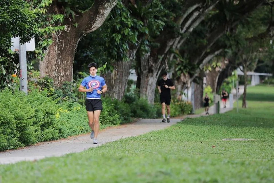 BENDUNG PENULARAN KORONAVIRUS: Individu harus memakai pelitup selepas selesai bersenam.