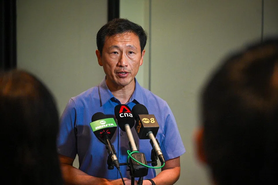 Menteri Kesihatan, Encik Ong Ye Kung, memberi kemas kini tentang keadaan Covid-19 di Singapura ketika bertemu media di hotel Furama Riverfront pada 18 Mei.