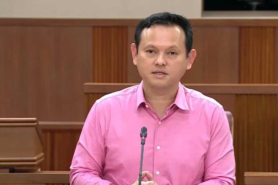 Menteri Negara Kanan (Tenaga Manusia merangkap Pertahanan), Encik Zaqy Mohamad.
