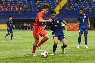 PERLU DIDEDAH: Pemain Singapura Ryhan Stewart (kiri) ketika beraksi menentang Thailand dalam Kejohanan Bawah 23 Tahun AFF di Phnom Penh, Kemboja pada 2022. 