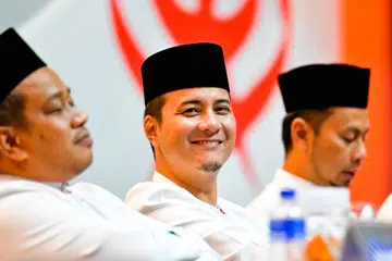 Exco Pergerakan Pemuda Umno Malaysia, Syed Hussien Syed Abdullah (tengah).