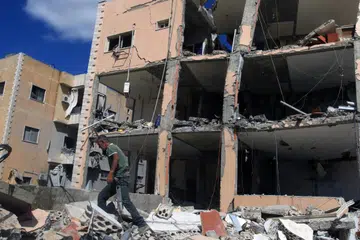 Sebuah bangunan rosak teruk akibat serangan udara Israel di kawasan Kfar Rumman dekat bandar Nabatiyeh di Lebanon pada 14 September.