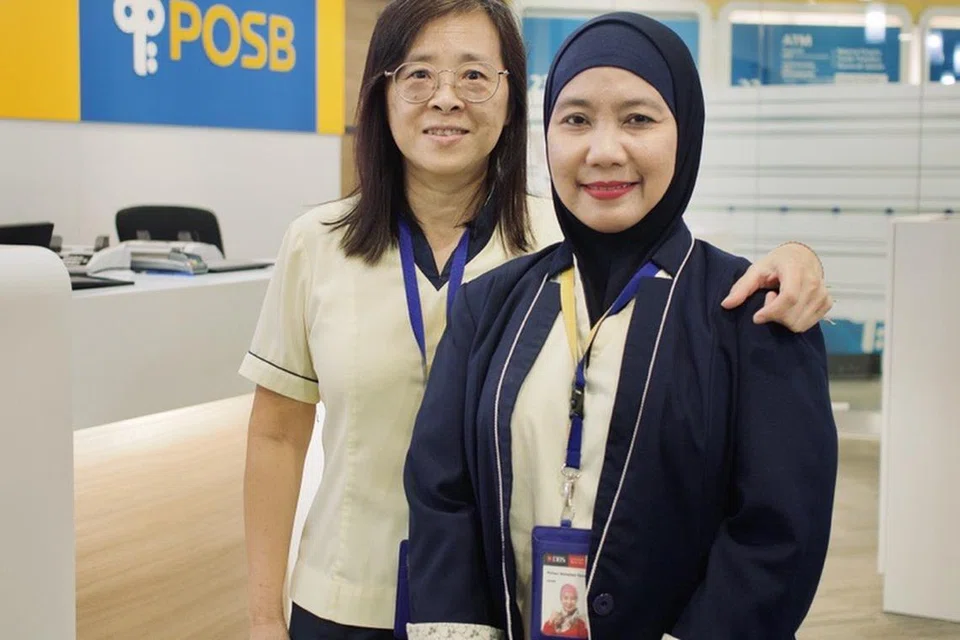 Cik Siew Lay dan Cik Rohani Hassan dipuji bagi usaha mereka mencegah penipuan di cawangan POSB Compass One.