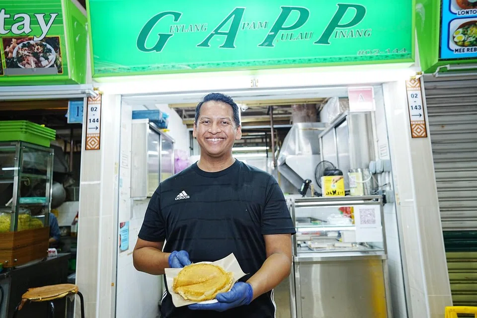 Pemilik generasi kedua Geylang Apam Pulau Pinang atau GAPP, Encik Muhammad Fadzil Mohamed Shahrir, memulakan harinya seawal 4 pagi untuk persiapan menjual apam balik.