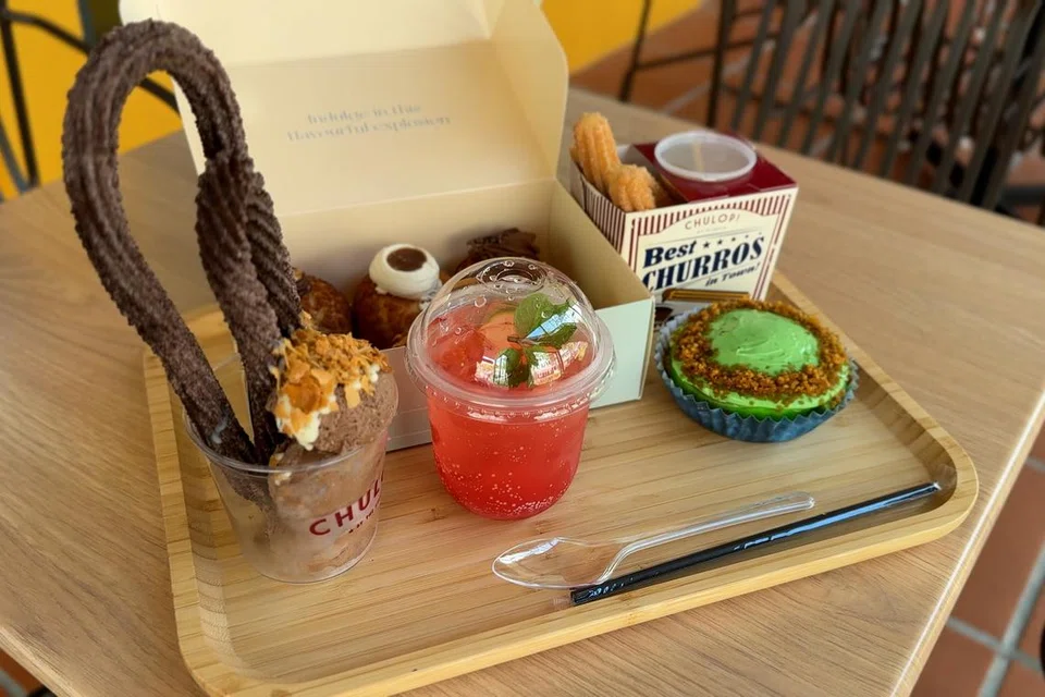 Beraneka pilihan ‘choux cold puffs’, ‘4 Churros dengan 1 Dip’, ‘Pandan Coconut Bun’, ‘Red Citron Cooler’ dan ‘Chocolate Galore’.