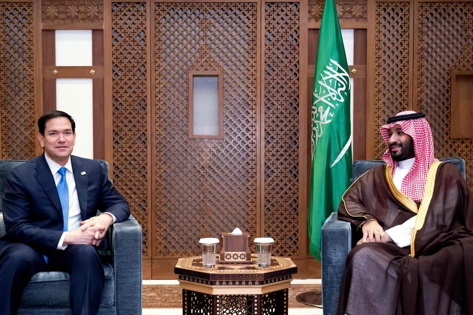 Setiausaha Negara Amerika Syarikat, Encik Marco Rubio (kiri), mengadakan pertemuan dengan Putera Mahkota Mohammed bin Salman di Istana Diraja di Jeddah, Arab Saudi, pada 10 Mac.
