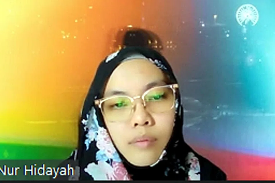 - Ustazah Nur Hidayah Azamn, Ketua Pegawai Kreatif fi BY.HIFA Group (atas).