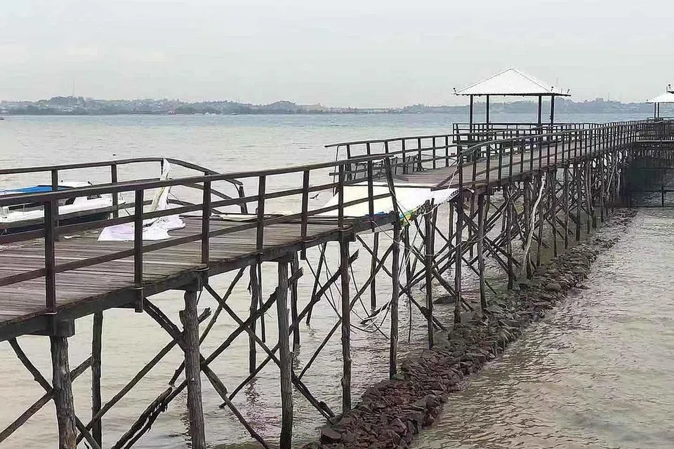 Jambatan di Montigo Resort Nongsa yang roboh. - Foto BH oleh TIMOTHY DAVID, MONTIGO RESORTS