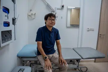 KEKAL POSITIF: Encik Muhammad Sufian Rahim, 33 tahun, merupakan antara pesakit kencing manis yang mendapatkan pembedahan melalui khidmat Diabetic Limb Salvage (DLS) yang ditawarkan Hospital Besar Sengkang (SKH). 