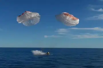Kapsul ‘Crew Dragon’ yang membawa Encik Butch Wilmore dan Cik Suni Williams serta dua angkasawan lain mendarat di permukaan laut di luar pantai Florida, sejurus mereka kembali ke bumi daripada Stesen Angkasa Antarabangsa pada 18 Mac.