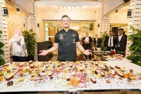 Cef selebriti Malaysia, Cef Fazley Yaakob, duta terkini jenama The Landmark.