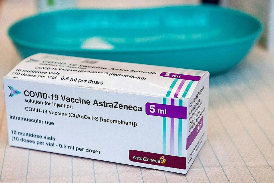 KINI DIRAGUI EROPAH: Penggunaan vaksin Covid-19 AstraZeneca kini digantung buat sementara waktu menyusuli kewujudan 30 kes luar biasa melibatkan kesan ke atas darah manusia baru-baru ini. - Foto fail AFP