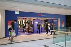 LAZADA BUKA KEDAI FIZIKAL: Lazada mengambil alih ruang tingkat tiga di Pusat Beli-Belah Raffles City yang pernah diduduki Robinsons. - Foto BH oleh GIN TAY