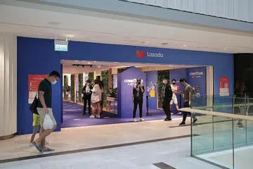 LAZADA BUKA KEDAI FIZIKAL: Lazada mengambil alih ruang tingkat tiga di Pusat Beli-Belah Raffles City yang pernah diduduki Robinsons. - Foto BH oleh GIN TAY