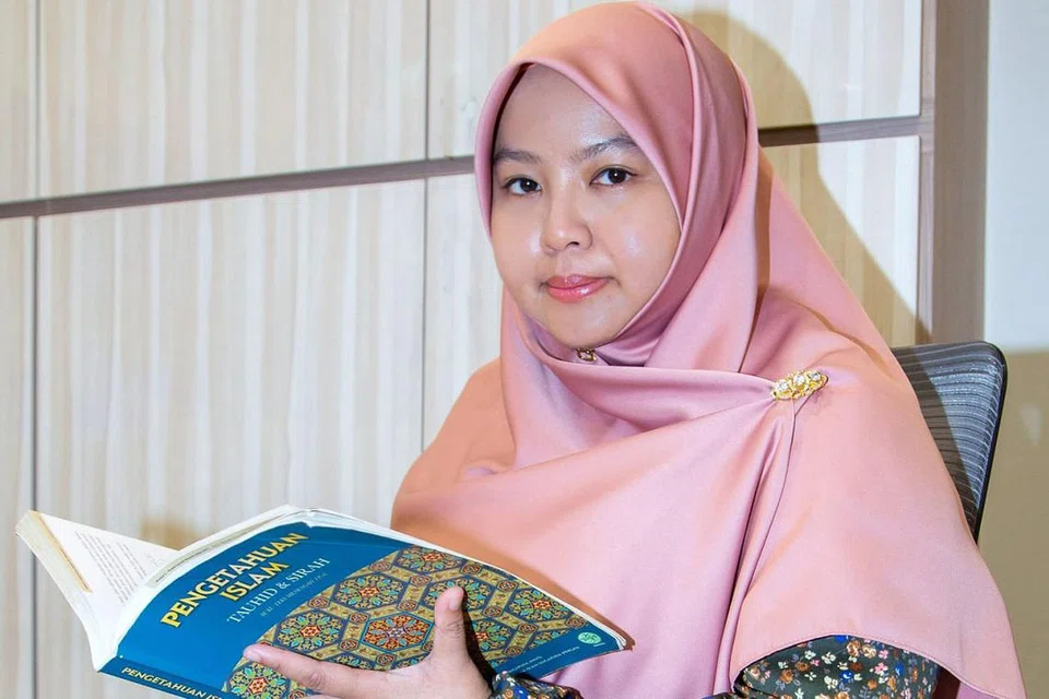 CARI JALAN KELUAR YANG BAIK: Ustazah Nurul 'Izzah Khamsani berkata sikap sabar membuat seseorang itu tenang dan dapat berfikir dengan rasional apabila berdepan dengan sesuatu ujian. - Foto fail