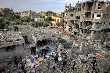KESILAPAN BAWA MAUT: Ramai rakyat Palestin terkorban akibat pengeboman tentera Israel di tengah Gaza termasuk di kem pelarian di Al-Maghazi pada 25 Disember.