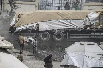 Sebuah lori yang membawa bantuan kemanusiaan masuk ke Gaza pada 25 Mei.