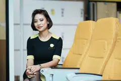 Cik Noor Seha Sayemi menikmati fleksibiliti sebagai kru kabin syarikat penerbangan Scoot, membolehkannya meluangkan masa berharga bersama lima orang anaknya.