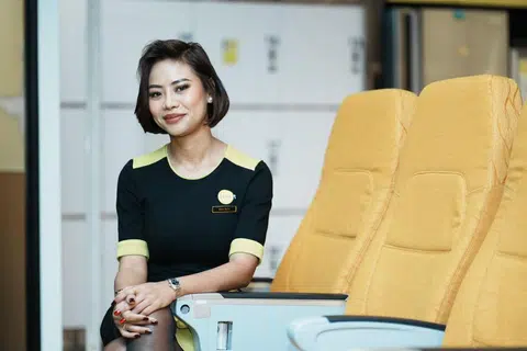 Cik Noor Seha Sayemi menikmati fleksibiliti sebagai kru kabin syarikat penerbangan Scoot, membolehkannya meluangkan masa berharga bersama lima orang anaknya.