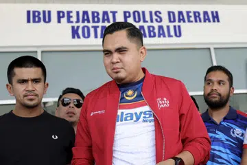 Ketua Pemuda Umno, Dr Muhamad Akmal Saleh, telah memberi keterangan lebih dua jam di Ibu Pejabat Polis Daerah (IPD) Kota Kinabalu, pada 5 April. Dr Akmal berkata keterangan diberikan antaranya mengenai laporan polis berkait ceramah beliau di Kelantan baru-baru ini, dan tidak berkaitan dengan sebarang aktiviti atau perkara di Sabah.