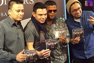 KEMBALIKAN KESYAHDUAN NASYID: Kumpulan Brothers (gambar atas), Rabbani dan Hijjaz masih lagi aktif menjana karya baru meskipun fenomena nasyid kontemporari seakan-akan pudar dengan timbulnya genre muzik alaf baru. Ini dijadikan sandaran Konsert 3 Kejora di Istana Budaya, yang menyegarkan lagu nasyid. - Foto-foto MSTAR