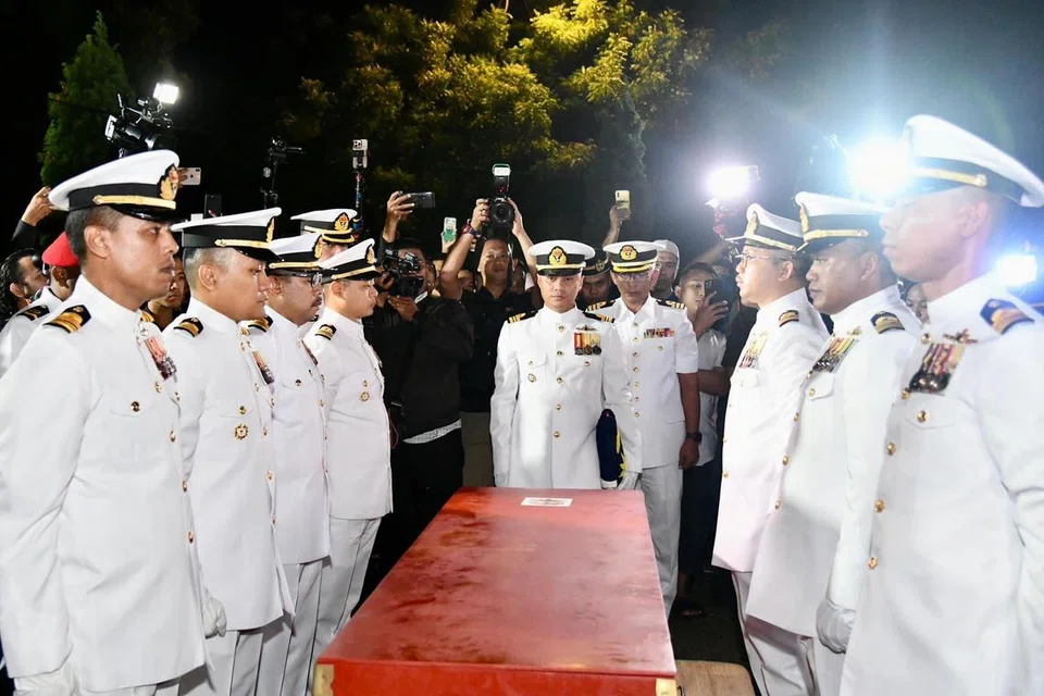 Jenazah mangsa nahas udara dua helikopter Tentera Laut Diraja Malaysia (TLDM) yang terhempas di Pangkalan TLDM, Lumut, Perak, disemadikan mengikut tradisi ketenteraan TLDM.