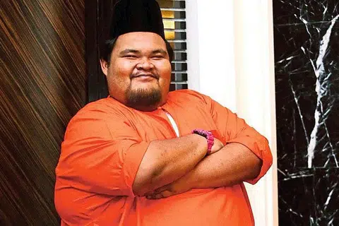 BELUM BERFIKIR MAHU BERUMAHTANGGA: Abam mahu kongsi rezeki hasil pendapatan sebagai anak seni ketika ini dengan keluarga. - Foto UTUSAN MALAYSIA