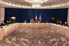 RUNDING PELBAGAI ISU: Setiausaha Negara AS, Encik Antony Blinken (tengah) bertemu Menteri Luar Jepun, Encik Toshimitsu Motegi (paling kiri) dan Menteri Luar Korea Selatan, Encik Chung Eui-yong (paling kanan) di luar sidang perhimpunan agung PBB di New York. - Foto AFP