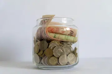 PERLU KOMITED: Tetapkan jumlah simpanan yang disimpan dan berusaha ke arah itu. Ini bukan sahaja memerlukan disiplin tinggi, ia kadangkala memerlukan sokongan pasangan dan anggota keluarga anda. 