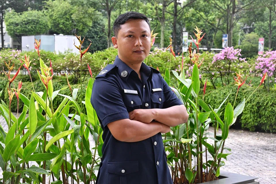 Inspektor Pusat Pemeriksaan (CI) 1, Muhammad Rafeuddin Buang, adalah antara 253 pegawai Home Team yang menerima Pingat Kecekapan.