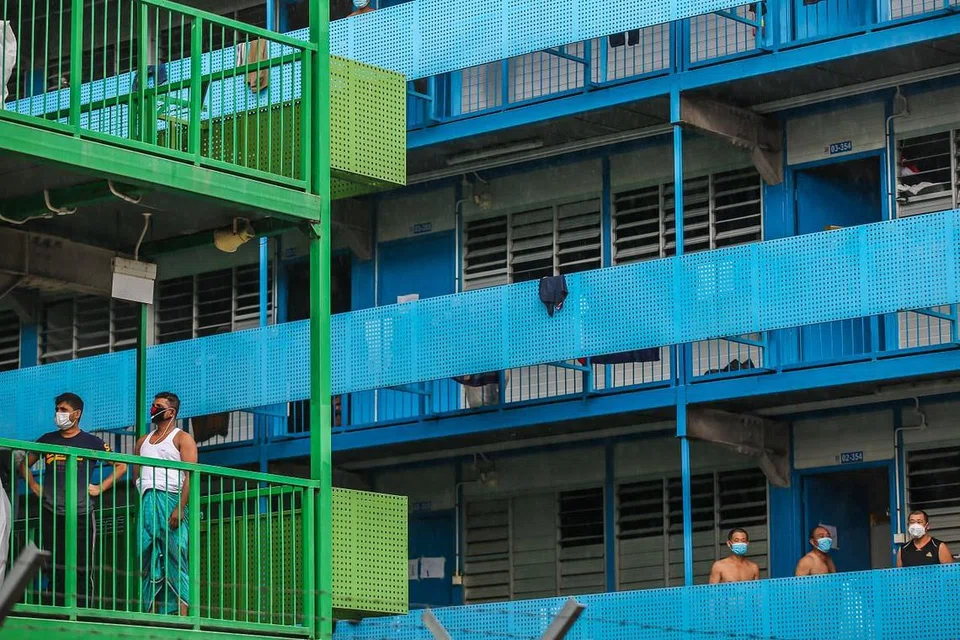 KELOMPOK VIRUS TERBESAR: Dormitori S11 @ Punggol merupakan kelompok jangkitan virus terbesar di Singapura yang kini mempunyai lebih 2,000 kes berkaitan dengannya menurut Kementerian Kesihatan (MOH) pada 24 April 2020. - FOTO: LIANHE ZAOBAO