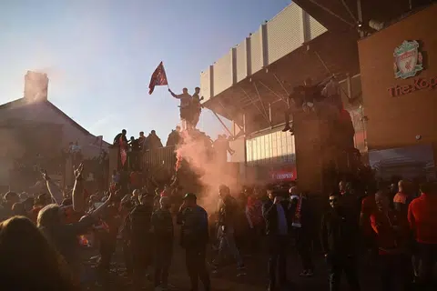Suasana di Anfield sungguh meriah selepas kemenangan Liga Perdana England (EPL) yang ke-20. 