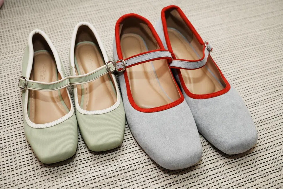 Salah satu koleksi pada 2024, kasut ‘Maryjanes’. Pasangan kiri bersaiz 36 dan yang kanan ialah saiz 45.