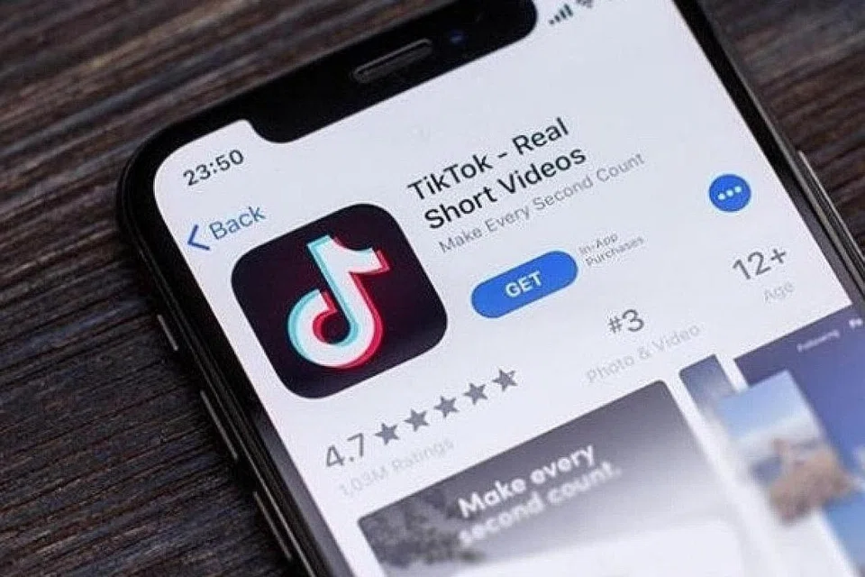 BANYAK PENGGUNA: Dianggarkan aplikasi TikTok dimuat turun sebanyak dua bilion di merata dunia. - Foto INTERNET