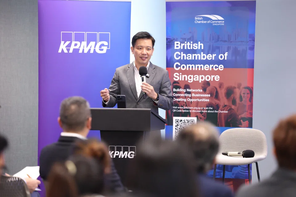 Menteri Negara (Perdagangan dan Perusahaan merangkap Pembangunan Negara), Encik Alvin Tan, semasa ucapannya di sesi perbincangan mengenai Zon Ekonomi Khas Johor-Singapura (JS-SEZ), pada 18 September di Asia Tower Square 2, berkata Singapura dan Johor Bahru perlu melengkapi satu sama lain untuk meningkatkan daya saing ekonomi secara menyeluruh. 