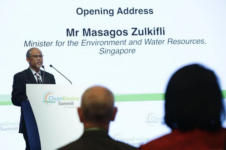 BUKA TIRAI SIDANG: Encik Masagos mengumumkan beberapa usaha negara ini dalam mengurangkan penjanaan sisa dalam ucapannya sempena membuka tirai Sidang Puncak Pemimpin Sekitaran Bersih (CELS) di Marina Bay Sands semalam. - Foto FACEBOOK MASAGOS ZULKIFLI MASAGOS MOHAMAD