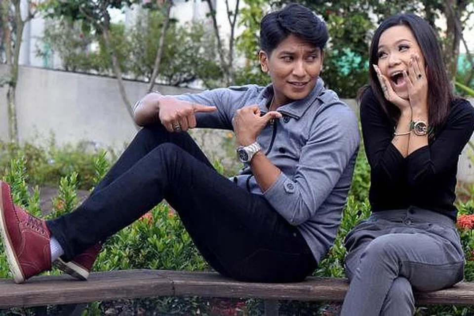 SERASI: Walaupun dikenali sebagai pelakon, Fido (kiri) dan Ikah Jamil mahu meneroka peluang sebagai penyanyi duet. Mereka akan melancarkan single pertama mereka, Sekilas Cinta. - Foto TAUFIK A. KADER