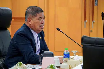 BERITA GEMBIRA: Menteri Pertanian dan Keterjaminan Makanan Malaysia, Datuk Seri Mohamad Sabu, mempengerusikan mesyuarat pasca Kabinet di Wisma Tani, Putrajaya, pada Jumaat, yang turut membincangkan mengenai kebenaran eksport beras putih bukan basmati oleh India ke Malaysia. 